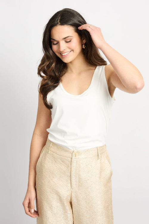 C&S-The-Label-singlet-traci-offwhite