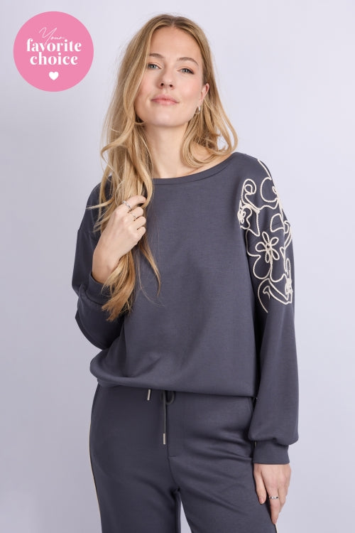 C_S-The-label-wilhelmina-sweater-dark-jeans-blue