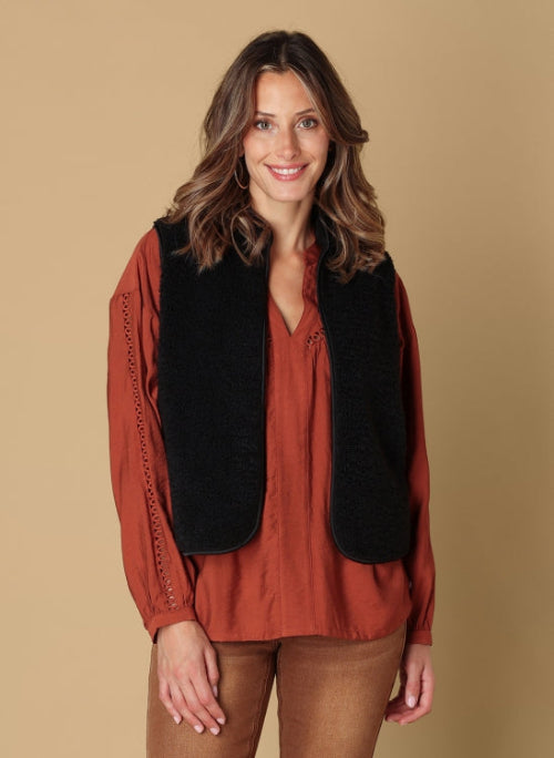 Ivy-beau-gilet-zwart-shery