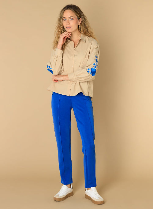 Ivybeau-blouse-beige-blauw-pofmouw