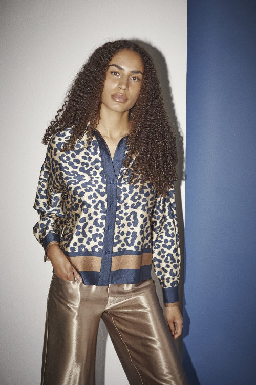Love-and-divine-blouse-navy-leo