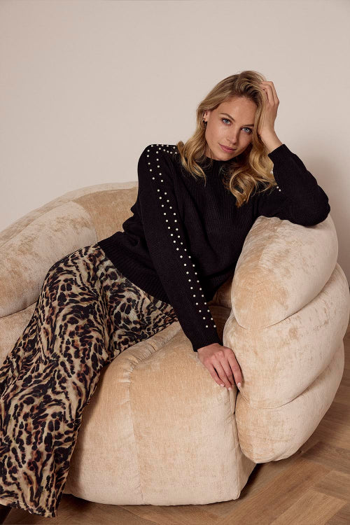 Tramontana-jumper-pearl-detail-zwart